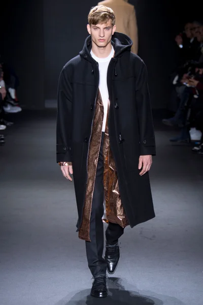 Look 17